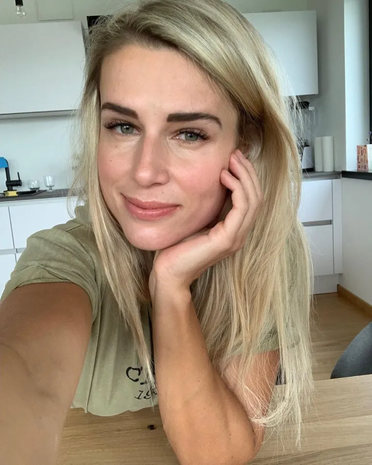 Djevojka kojoj su tepali da je najljepša policajka države je opet solo?! Ostavite se priča i privedite je u ozbiljnu vezu