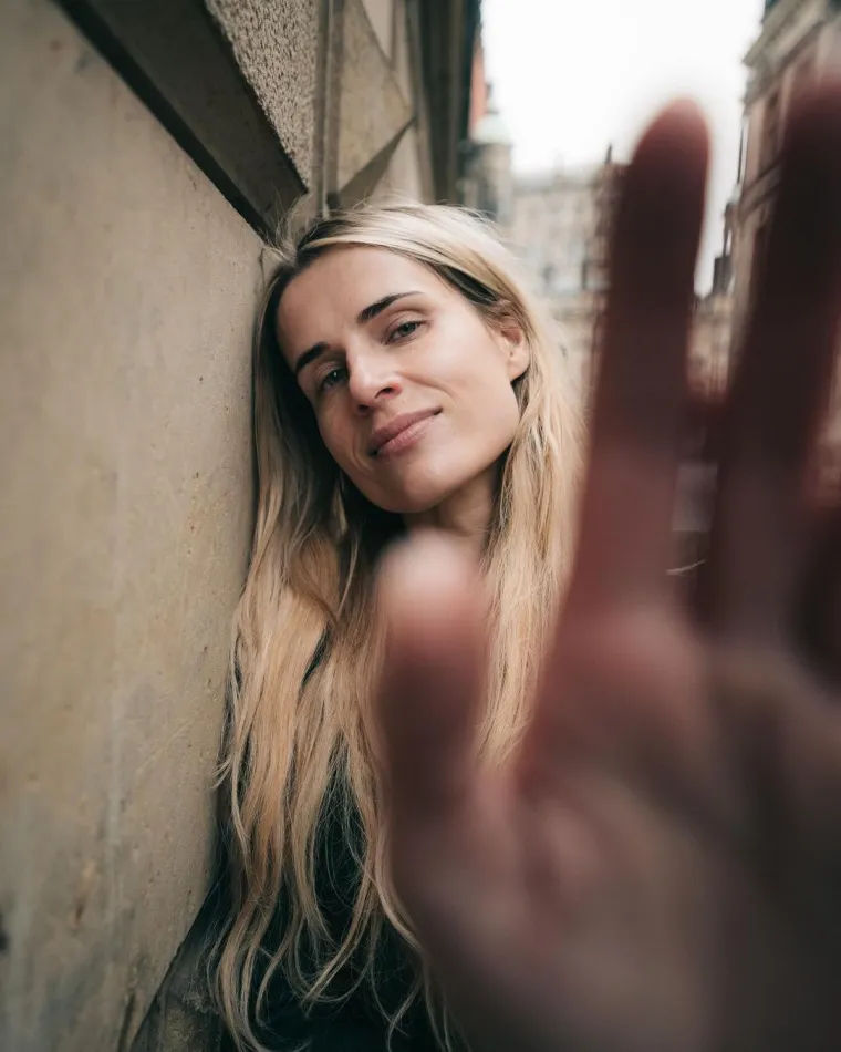 Djevojka kojoj su tepali da je najljepša policajka države je opet solo?! Ostavite se priča i privedite je u ozbiljnu vezu