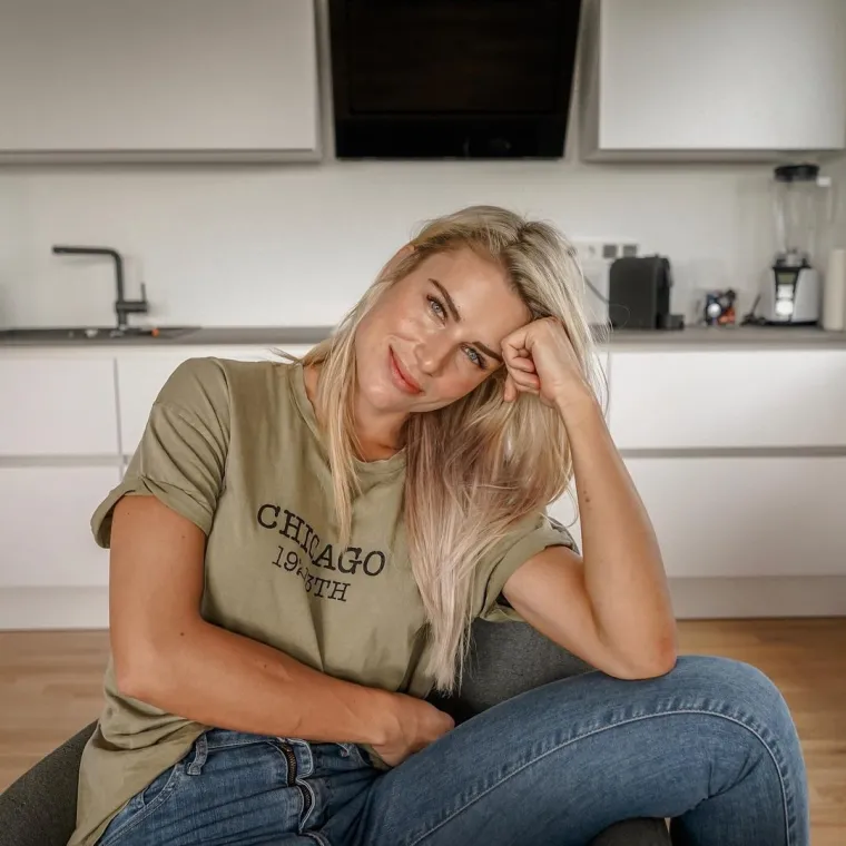 Djevojka kojoj su tepali da je najljepša policajka države je opet solo?! Ostavite se priča i privedite je u ozbiljnu vezu