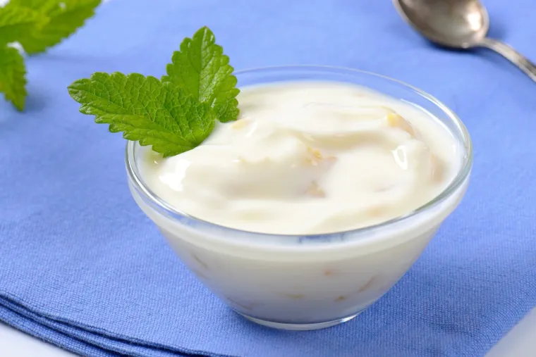 Slično kao i krema o kojoj smo upravo pisali, jogurt se može odvojiti ili zgrušati kada je u zamrzivaču.