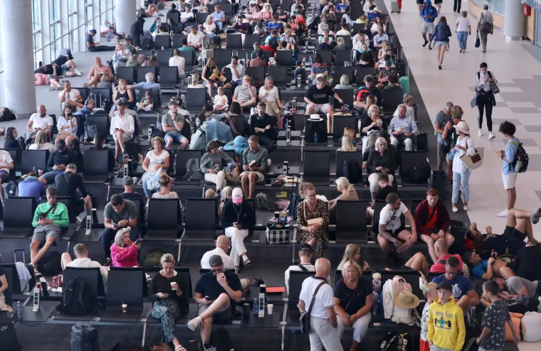 Velike gužve u Splitu! Zračne luke prepune turista koji stižu na Ultru, kolone na ulasku i izlasku iz Gradske luke