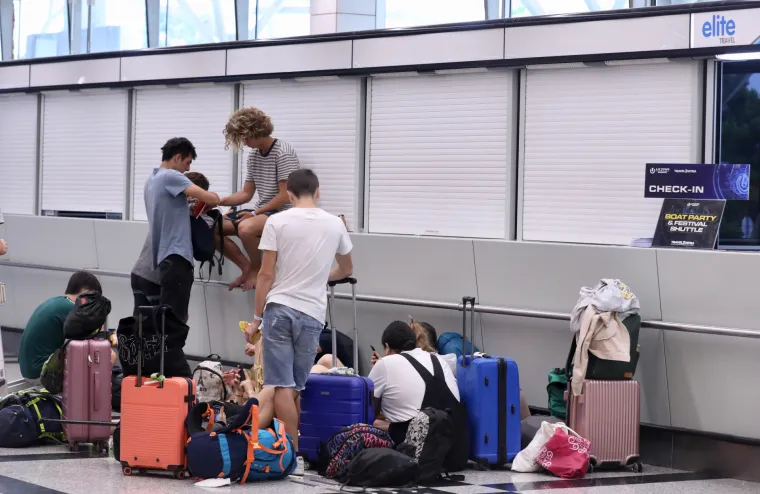 Velike gužve u Splitu! Zračne luke prepune turista koji stižu na Ultru, kolone na ulasku i izlasku iz Gradske luke