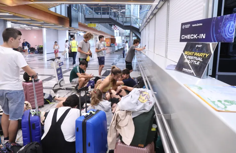 Velike gužve u Splitu! Zračne luke prepune turista koji stižu na Ultru, kolone na ulasku i izlasku iz Gradske luke