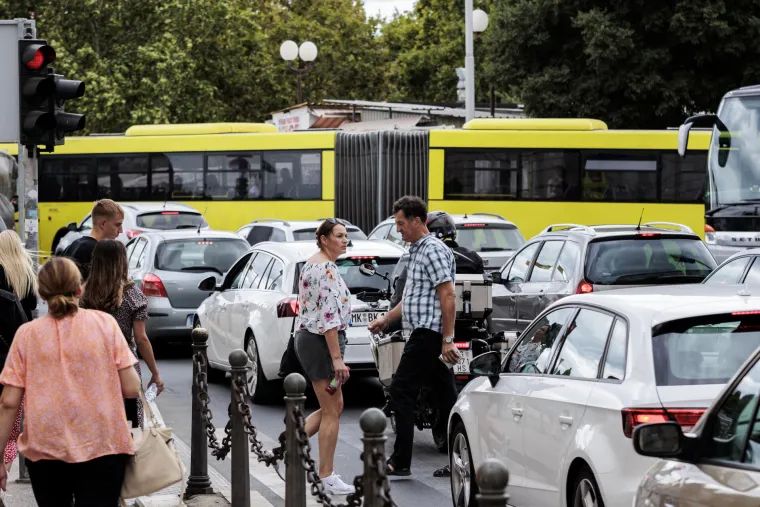 Velike gužve u Splitu! Zračne luke prepune turista koji stižu na Ultru, kolone na ulasku i izlasku iz Gradske luke