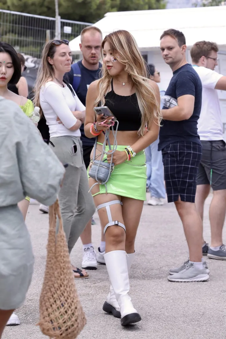 Curke na festivalu nemaju nikakvih kočnica u seksi modi, sijevale su i gole grudi - nekima bi glava mogla zakuhati