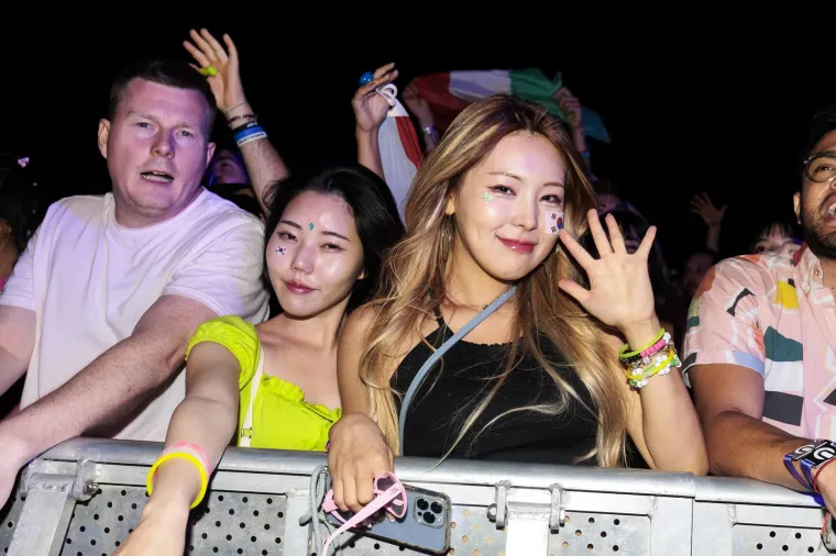 Curke na festivalu nemaju nikakvih kočnica u seksi modi, sijevale su i gole grudi - nekima bi glava mogla zakuhati