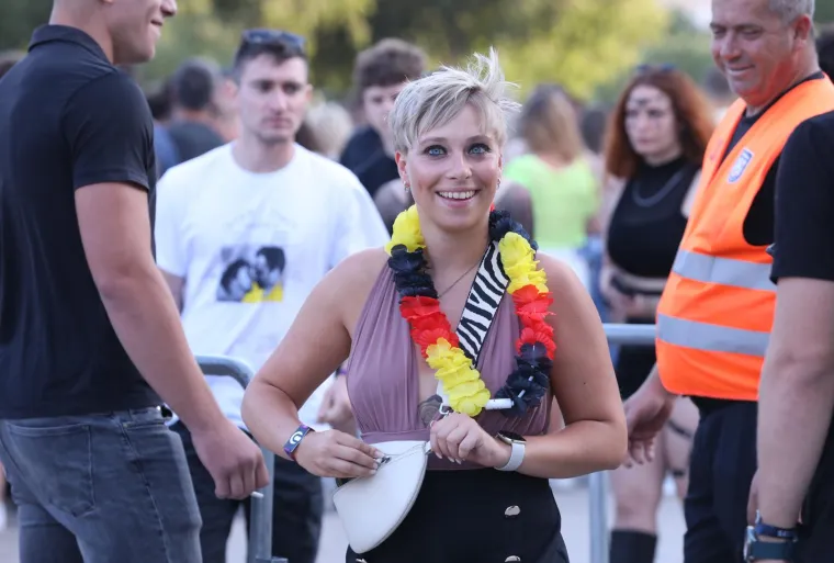 Curke na festivalu nemaju nikakvih kočnica u seksi modi, sijevale su i gole grudi - nekima bi glava mogla zakuhati