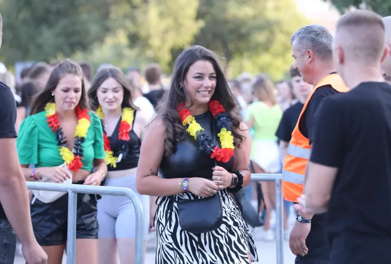 Curke na festivalu nemaju nikakvih kočnica u seksi modi, sijevale su i gole grudi - nekima bi glava mogla zakuhati