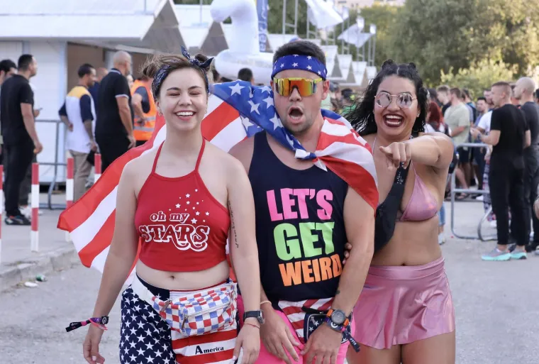 Curke na festivalu nemaju nikakvih kočnica u seksi modi, sijevale su i gole grudi - nekima bi glava mogla zakuhati