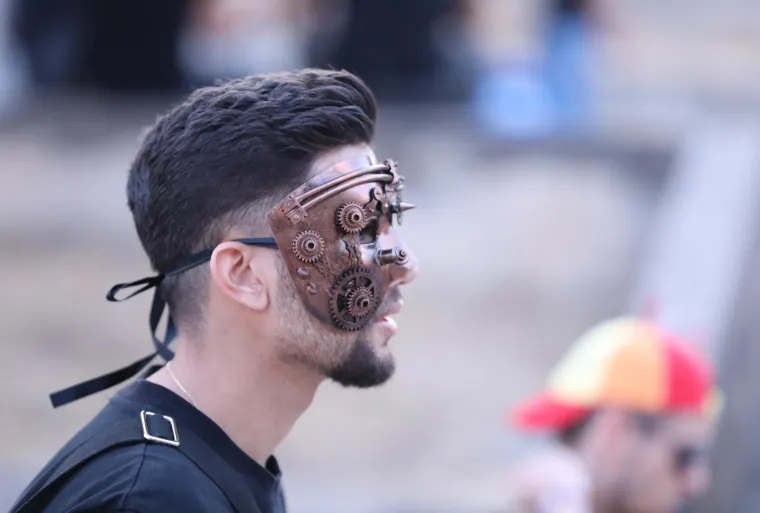 Curke na festivalu nemaju nikakvih kočnica u seksi modi, sijevale su i gole grudi - nekima bi glava mogla zakuhati