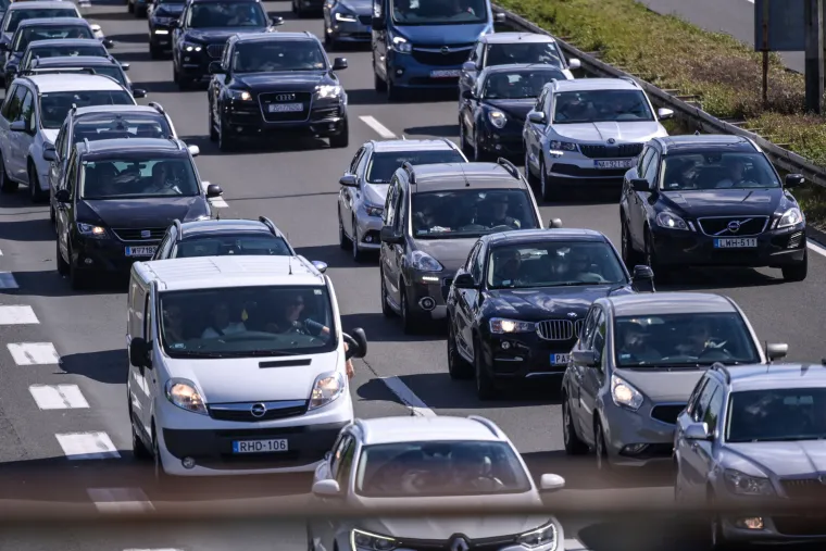 Počela je špica sezone: Gužve i kolone na svim cestama prema moru. Na A1 zbog jakog vjetra samo auti