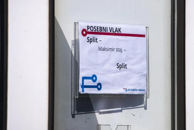 Navijači Hajduka sa svih strana su došli na Bili vlak, a policija je, čini se, pronašla i nedozvoljene stvari?