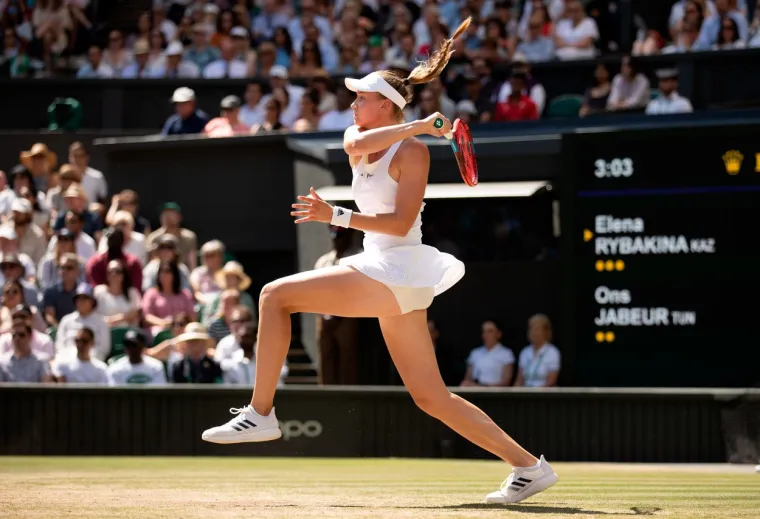 Veličanstvena Jelena Ribakina osvojila Wimbledon: Lijepa i hrabra Kazahstanka briljirala i van terena; 'Da nije bilo mojih roditelja, ne bi bilo ni mene'