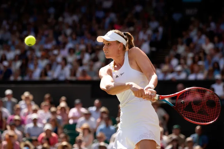 Veličanstvena Jelena Ribakina osvojila Wimbledon: Lijepa i hrabra Kazahstanka briljirala i van terena; 'Da nije bilo mojih roditelja, ne bi bilo ni mene'