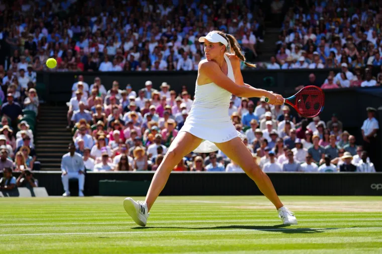 Veličanstvena Jelena Ribakina osvojila Wimbledon: Lijepa i hrabra Kazahstanka briljirala i van terena; 'Da nije bilo mojih roditelja, ne bi bilo ni mene'