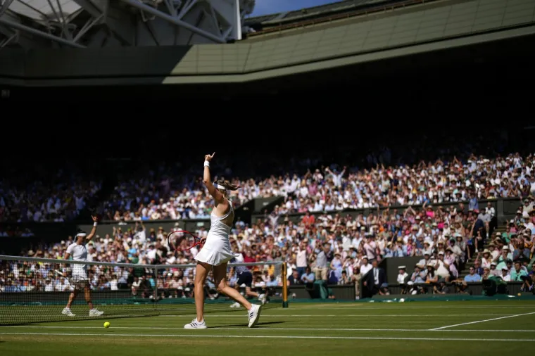 Veličanstvena Jelena Ribakina osvojila Wimbledon: Lijepa i hrabra Kazahstanka briljirala i van terena; 'Da nije bilo mojih roditelja, ne bi bilo ni mene'