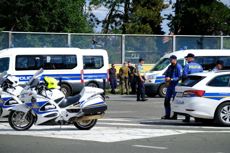 Ovako izgleda prihvat navijača Hajduka na Lučkom: I helikopter je u zraku