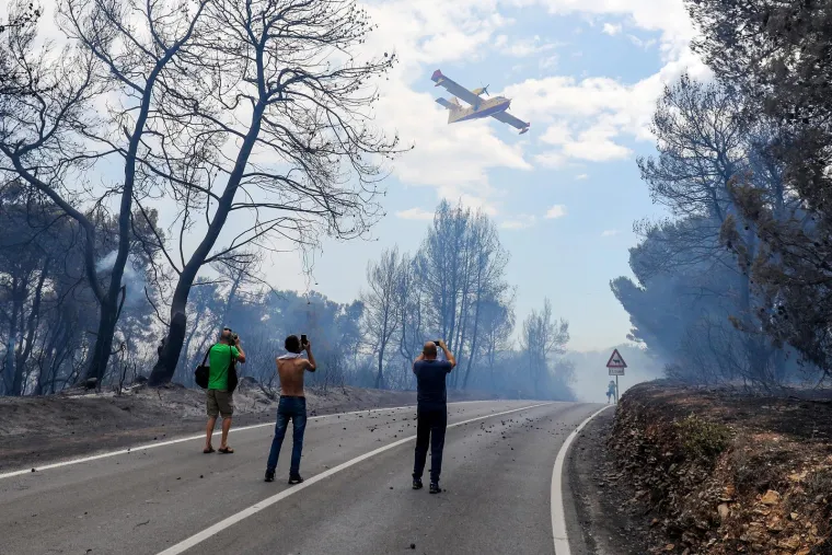 Hrabri Puljani srčano se bore da ugase požare koji bjesne na više mjesta u gradu