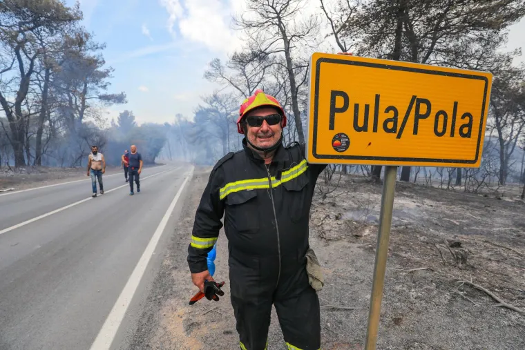 Hrabri Puljani srčano se bore da ugase požare koji bjesne na više mjesta u gradu