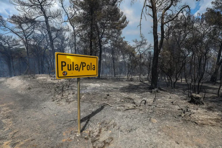 Hrabri Puljani srčano se bore da ugase požare koji bjesne na više mjesta u gradu