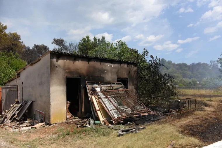 Hrabri Puljani srčano se bore da ugase požare koji bjesne na vi&scaron;e mjesta u gradu