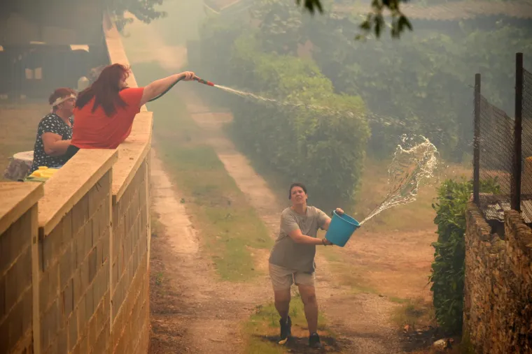 Hrabri Puljani srčano se bore da ugase požare koji bjesne na vi&scaron;e mjesta u gradu
