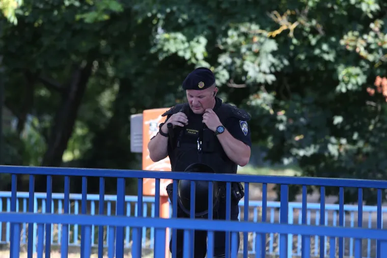 Opsadno stanje prije Superkupa na pustim ulicama Zagreba; Zračne snage nadziru epicentar događaja, interventne kao u priči