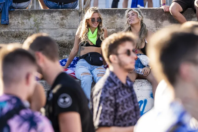 Počela je druga noć Ultre, pogledajte kakve scene obilaze svijet: Stigli su i svećenici...