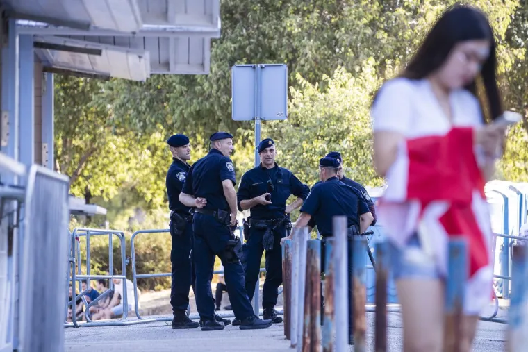 Počela je druga noć Ultre, pogledajte kakve scene obilaze svijet: Stigli su i svećenici...