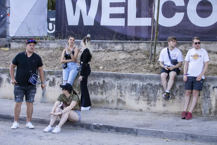Počela je druga noć Ultre, pogledajte kakve scene obilaze svijet: Stigli su i svećenici...