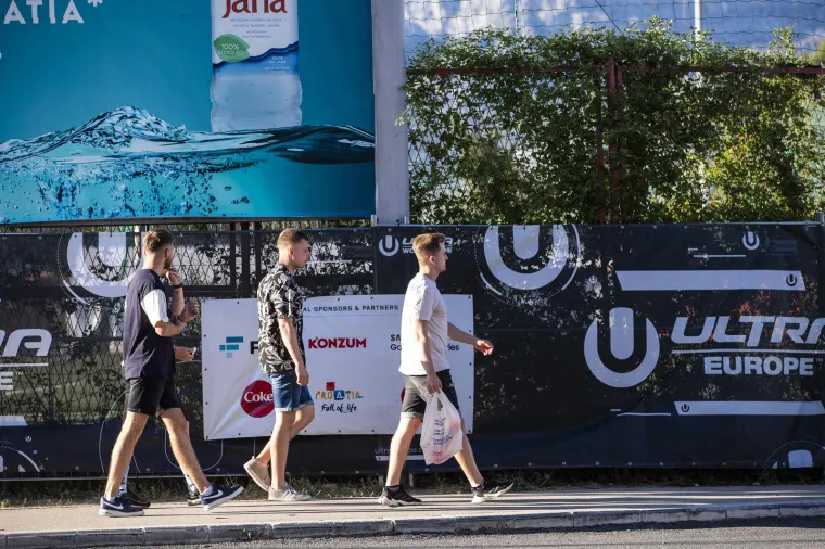 Počela je druga noć Ultre, pogledajte kakve scene obilaze svijet: Stigli su i svećenici...