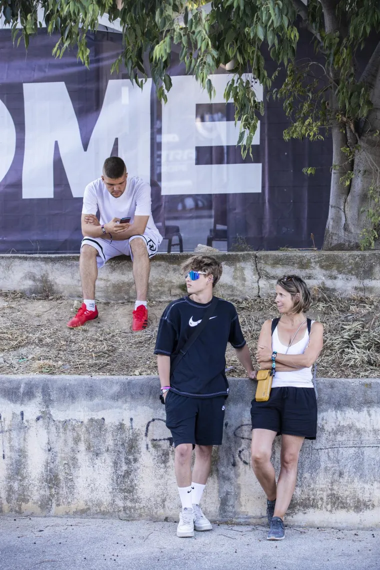 Počela je druga noć Ultre, pogledajte kakve scene obilaze svijet: Stigli su i svećenici...