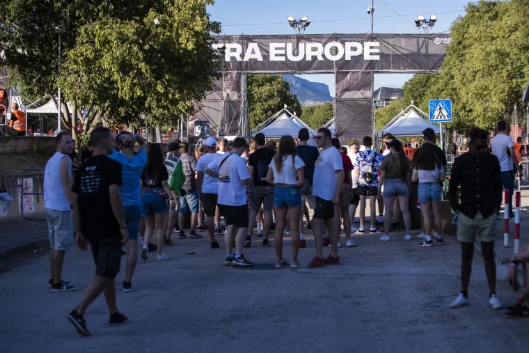 Počela je druga noć Ultre, pogledajte kakve scene obilaze svijet: Stigli su i svećenici...