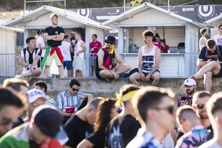 Počela je druga noć Ultre, pogledajte kakve scene obilaze svijet: Stigli su i svećenici...