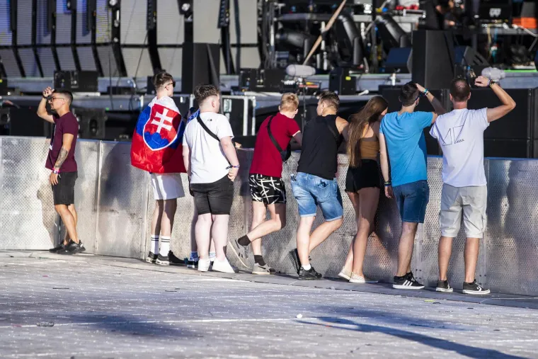 Počela je druga noć Ultre, pogledajte kakve scene obilaze svijet: Stigli su i svećenici...