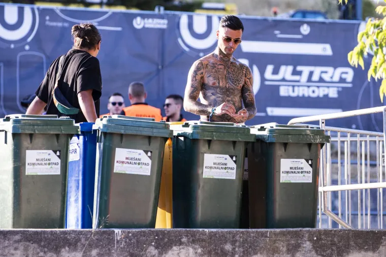 Počela je druga noć Ultre, pogledajte kakve scene obilaze svijet: Stigli su i svećenici...