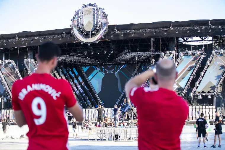 Počela je druga noć Ultre, pogledajte kakve scene obilaze svijet: Stigli su i svećenici...