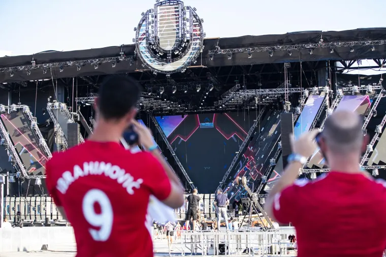 Počela je druga noć Ultre, pogledajte kakve scene obilaze svijet: Stigli su i svećenici...