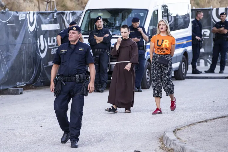 Počela je druga noć Ultre, pogledajte kakve scene obilaze svijet: Stigli su i svećenici...