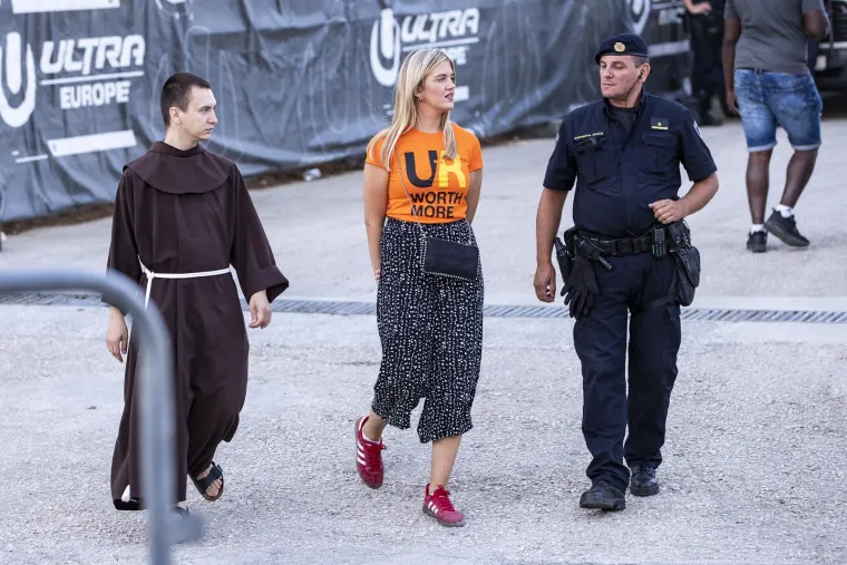 Počela je druga noć Ultre, pogledajte kakve scene obilaze svijet: Stigli su i svećenici...