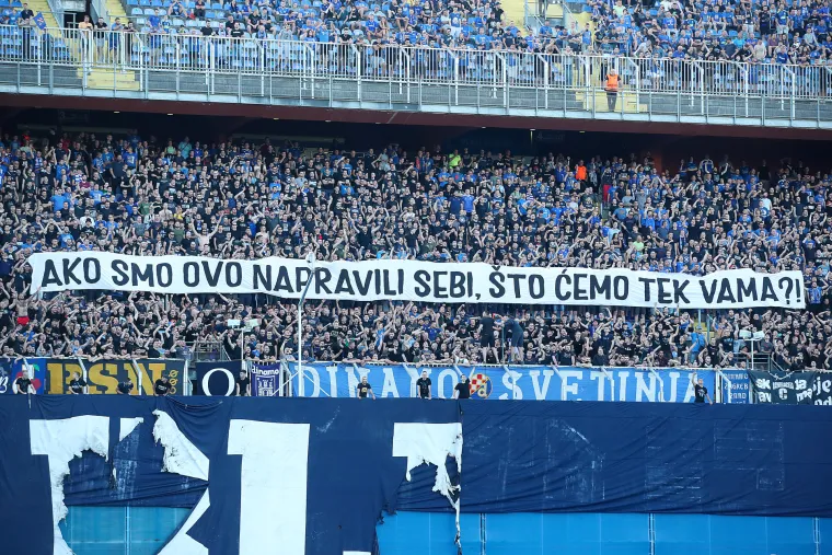 Bad Blue Boysi i Torcida pokazali svoje transparente na Maksimiru: 'Sloboda navijačima!'