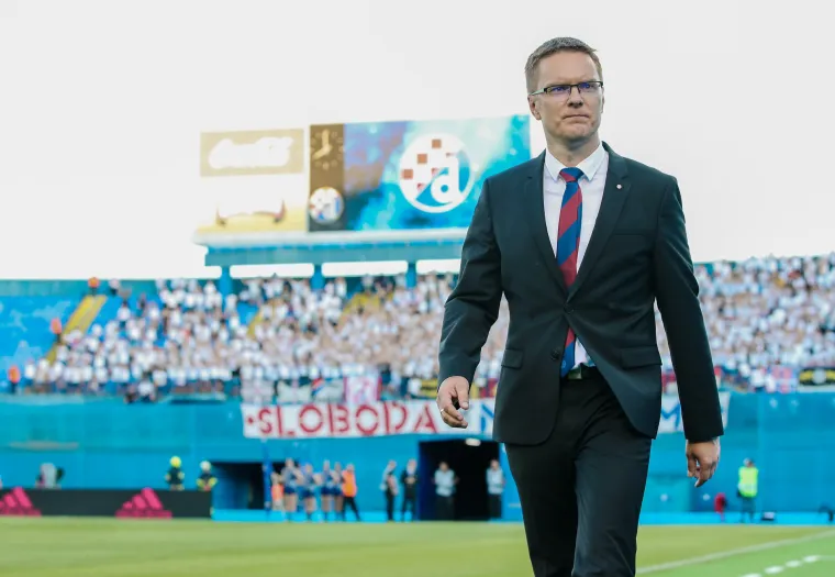 Bad Blue Boysi i Torcida pokazali svoje transparente na Maksimiru: 'Sloboda navijačima!'