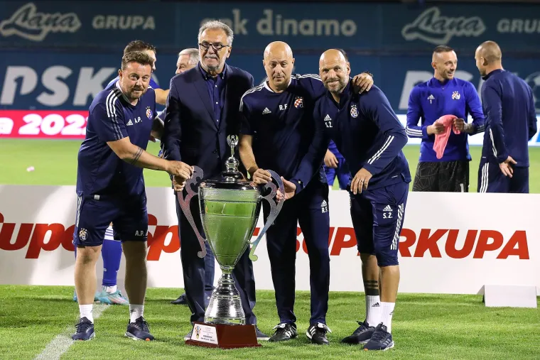Dinamovci grandiozno proslavili pobjedu nad najljućim rivalom i osvajanje Superkupa