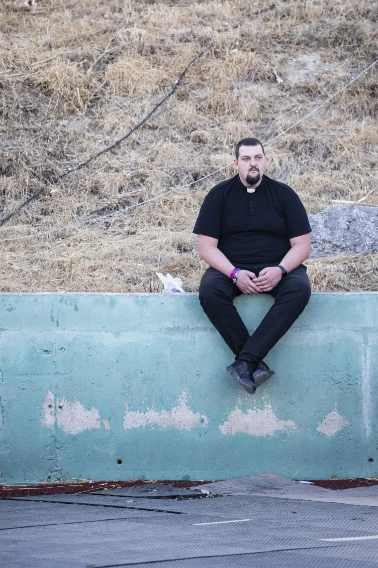 Mladež u Splitu se sinoć propisno raspojasala, pogledajte ove scene: Nikakvo čudo da su se pojavili i svećenici