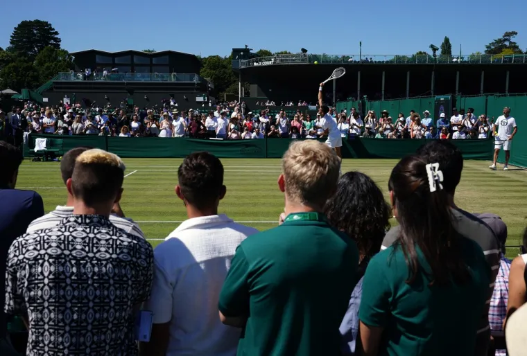 Nova senzacija trenirala s Noletom uoči finala Wimbledona: Kad su čuli da je Mili iz Splita tu s Đokovićem, odmah su nahrupili na teren