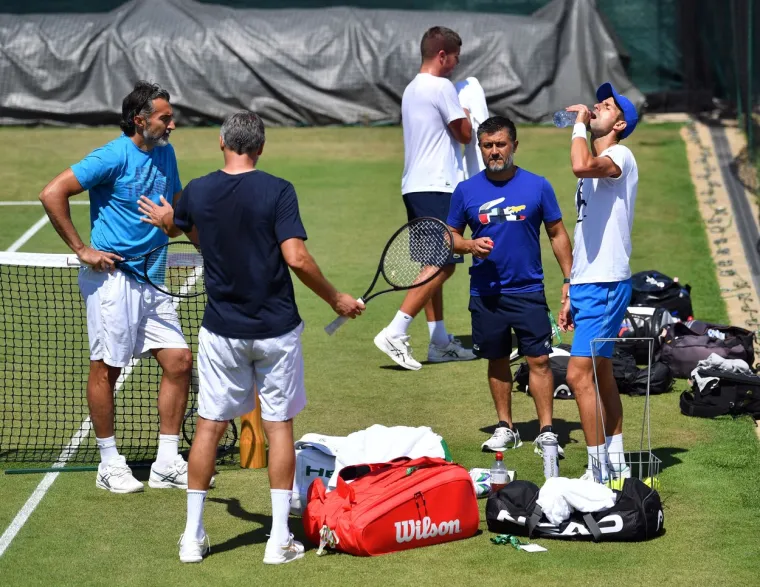 Nova senzacija trenirala s Noletom uoči finala Wimbledona: Kad su čuli da je Mili iz Splita tu s Đokovićem, odmah su nahrupili na teren