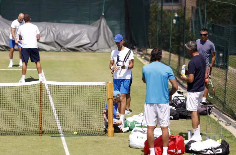Nova senzacija trenirala s Noletom uoči finala Wimbledona: Kad su čuli da je Mili iz Splita tu s Đokovićem, odmah su nahrupili na teren