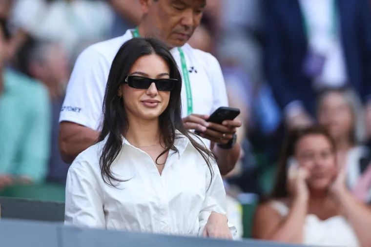Nema koga nema na finalu Wimbledona: No, jedna crnka zasjenila je sve slavne na tribinama, pa čak i kraljevsku obitelj