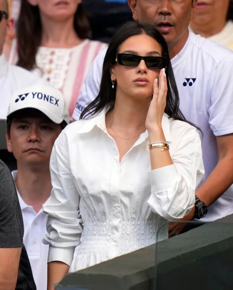 Nema koga nema na finalu Wimbledona: No, jedna crnka zasjenila je sve slavne na tribinama, pa čak i kraljevsku obitelj