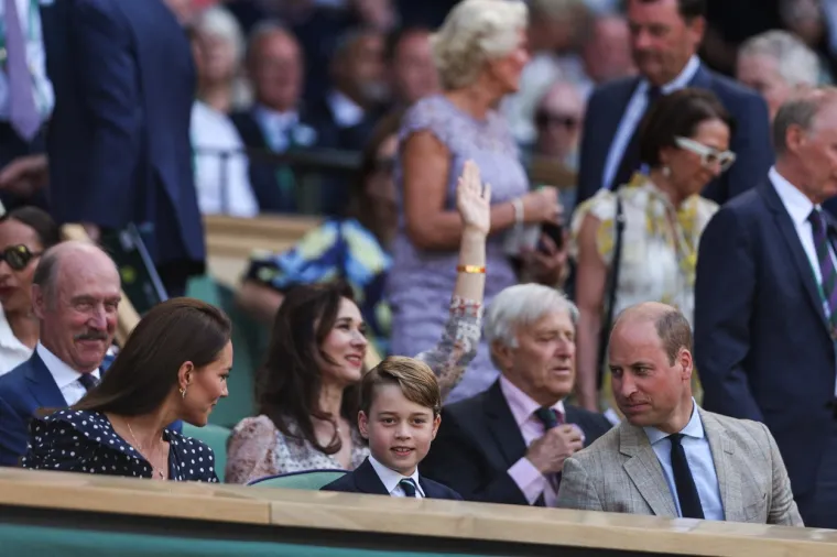 Nema koga nema na finalu Wimbledona: No, jedna crnka zasjenila je sve slavne na tribinama, pa čak i kraljevsku obitelj